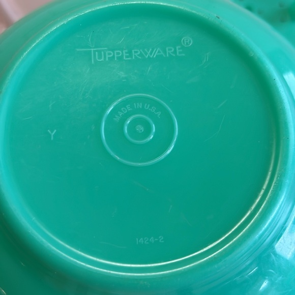 Tupperware Salad Keeper - Picture 5 of 6